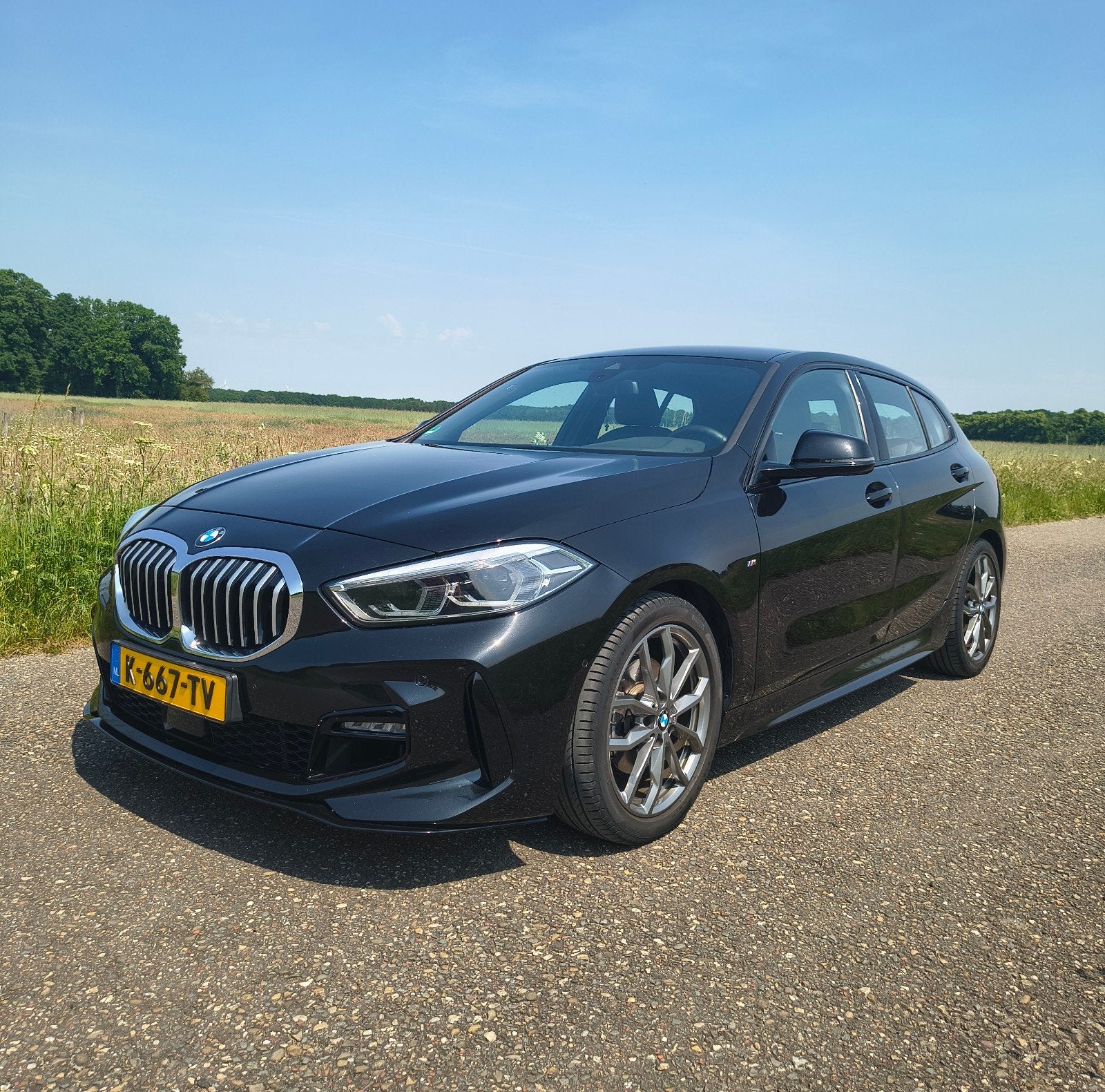 BMW 118i M Sport Aut. (F40) | 140 PK | Black Sapphire, Auto's, BMW, 15 km/l, 1295 kg, Zwart, Particulier