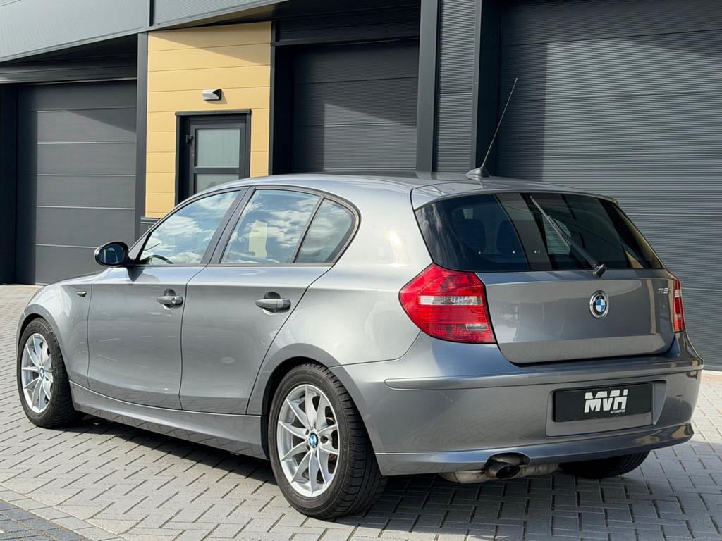 BMW 1-serie 118i Business Line - Navigatie - Leder - Navi -, 1-Serie, Origineel Nederlands, Handgeschakeld, Grijs