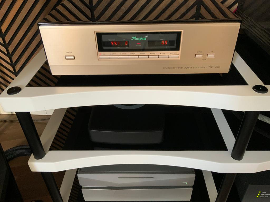 Accuphase DC-950 Precision MDSD Digital Processor, Audio, Tv en Foto, Converters, Zo goed als nieuw, Ophalen