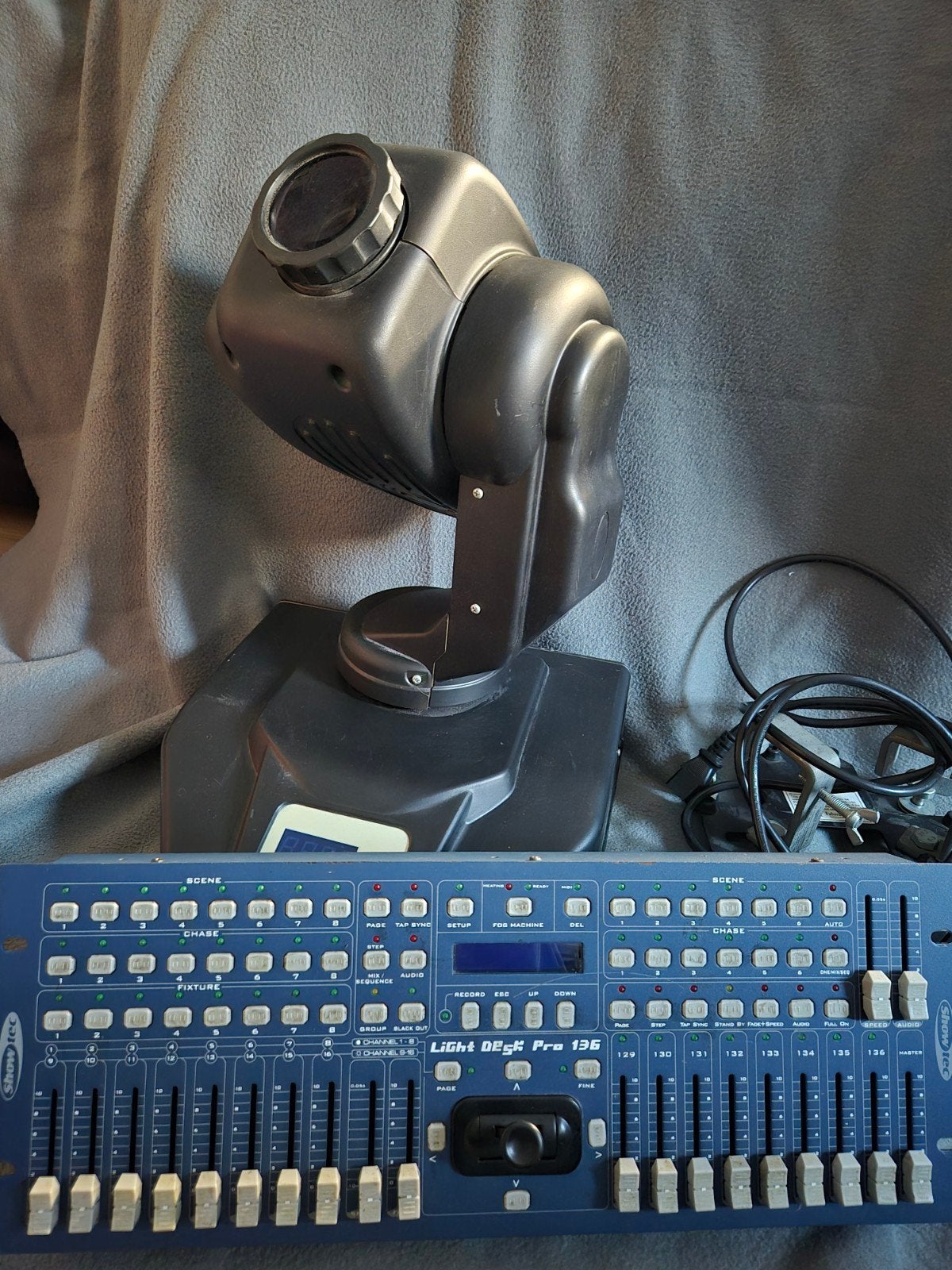 Futurelight AHS-150 Moving Head & Showtec Light Desk Pro 136, Ophalen of Verzenden