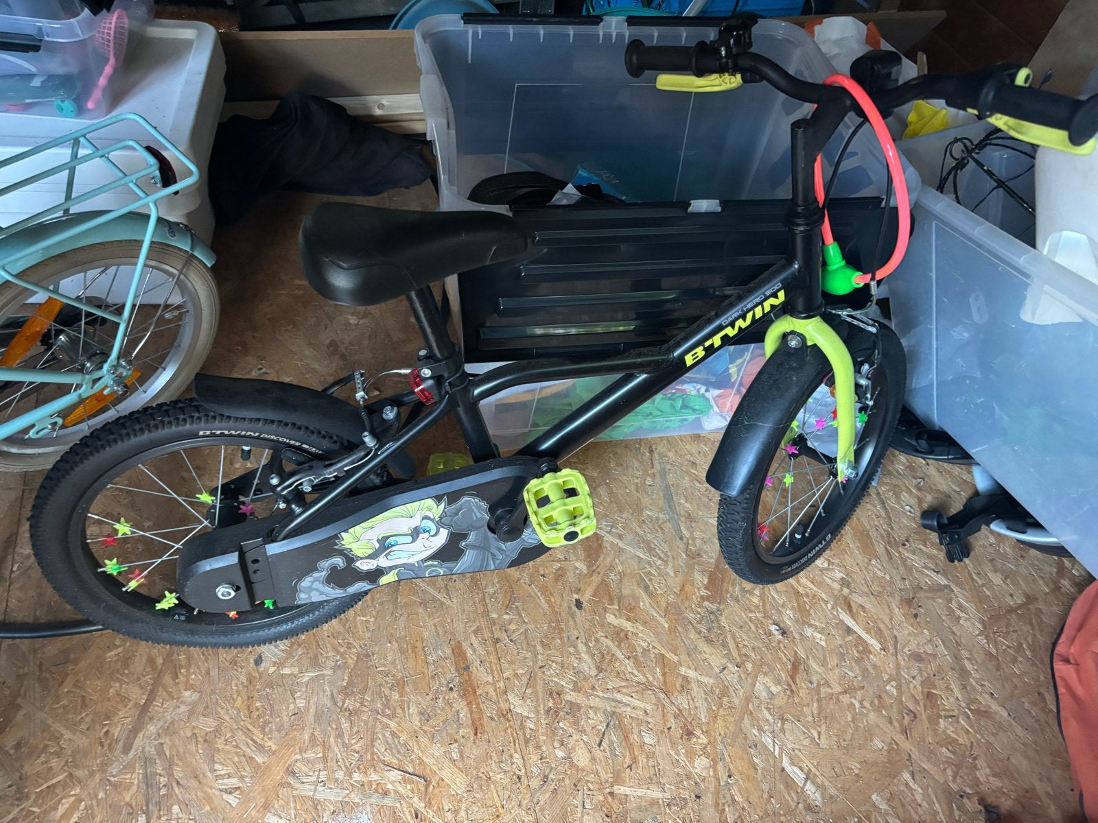 B'twin Dark Hero 500 16 inch kinderfiets, Fietsen en Brommers, Fietsen | Kinderfietsjes, Ophalen, Zo goed als nieuw, Velgrem, 16 tot 20 inch