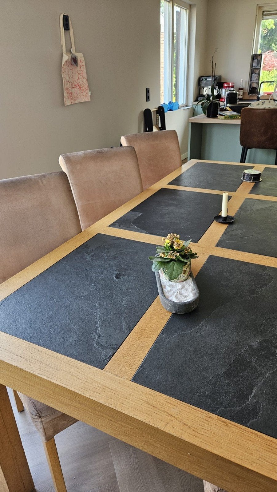 Houten eettafel met leisteen en 6 velours stoelen, Huis en Inrichting, Tafels | Eettafels, Ophalen, Gebruikt, 200 cm of meer, 50 tot 100 cm