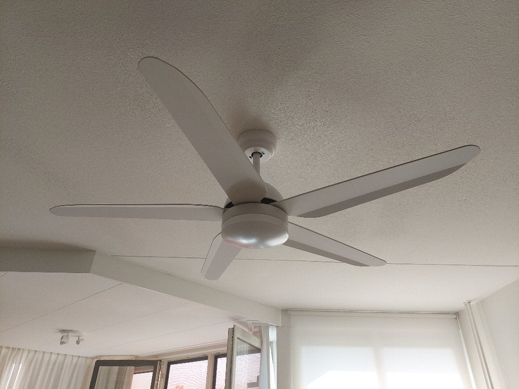 Witte Stille Plafond Ventilator Waaier met lamp z.g.a.n., Ophalen, Zo goed als nieuw, Plafondventilator