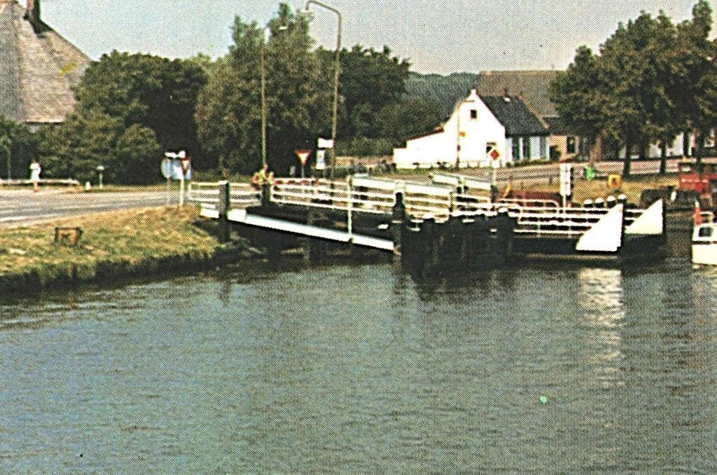38125	St Maartensvlotbrug	NH 1978 gel in 85	Gelopen, Ophalen of Verzenden, 1960 tot 1980, Gelopen, Noord-Holland