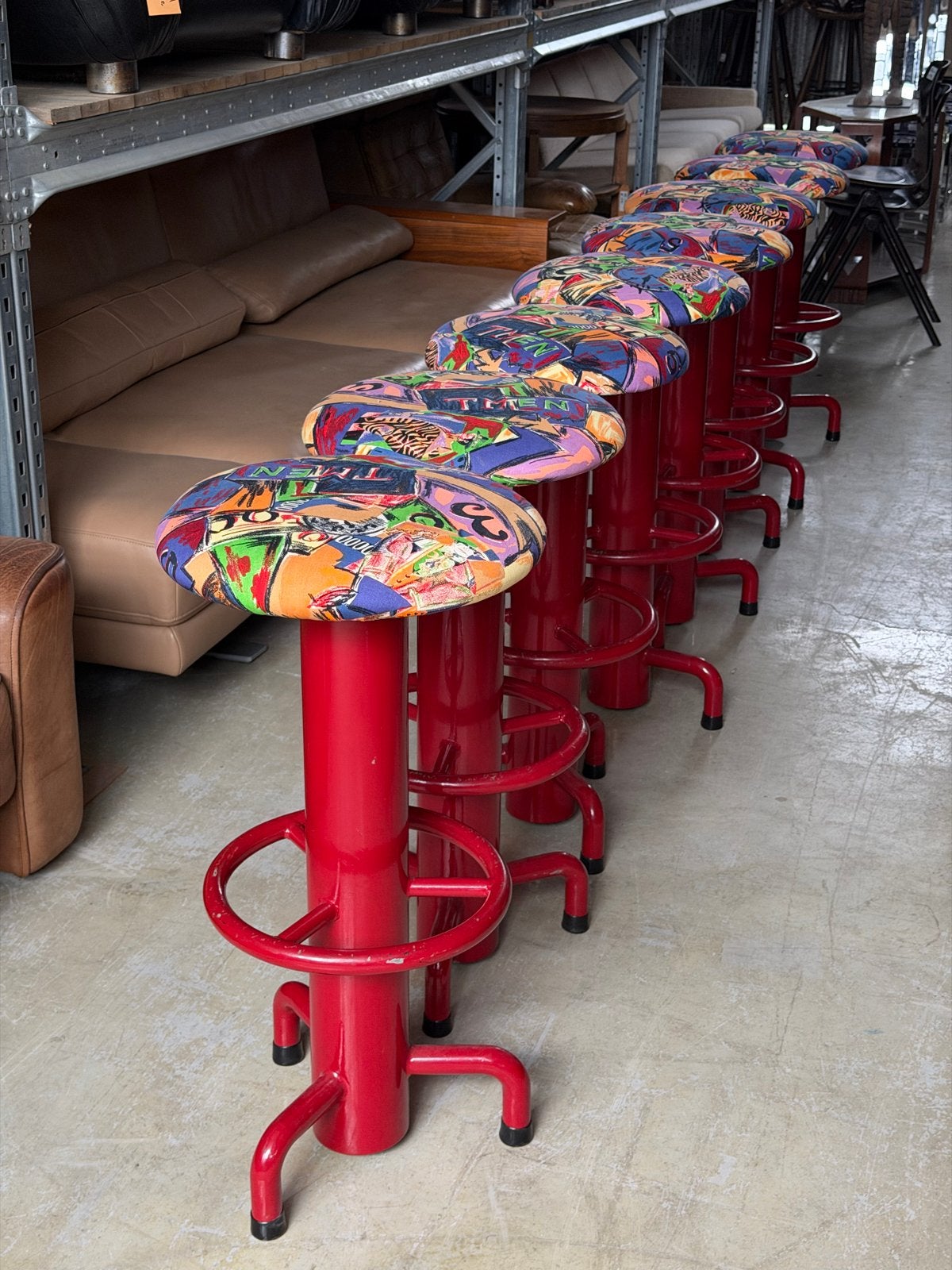 Vintage Rode Krukken met Kleurrijke Zittingen - Set van 8, Huis en Inrichting, Barkrukken, Gebruikt, 90 cm of meer, Metaal, 5 krukken of meer