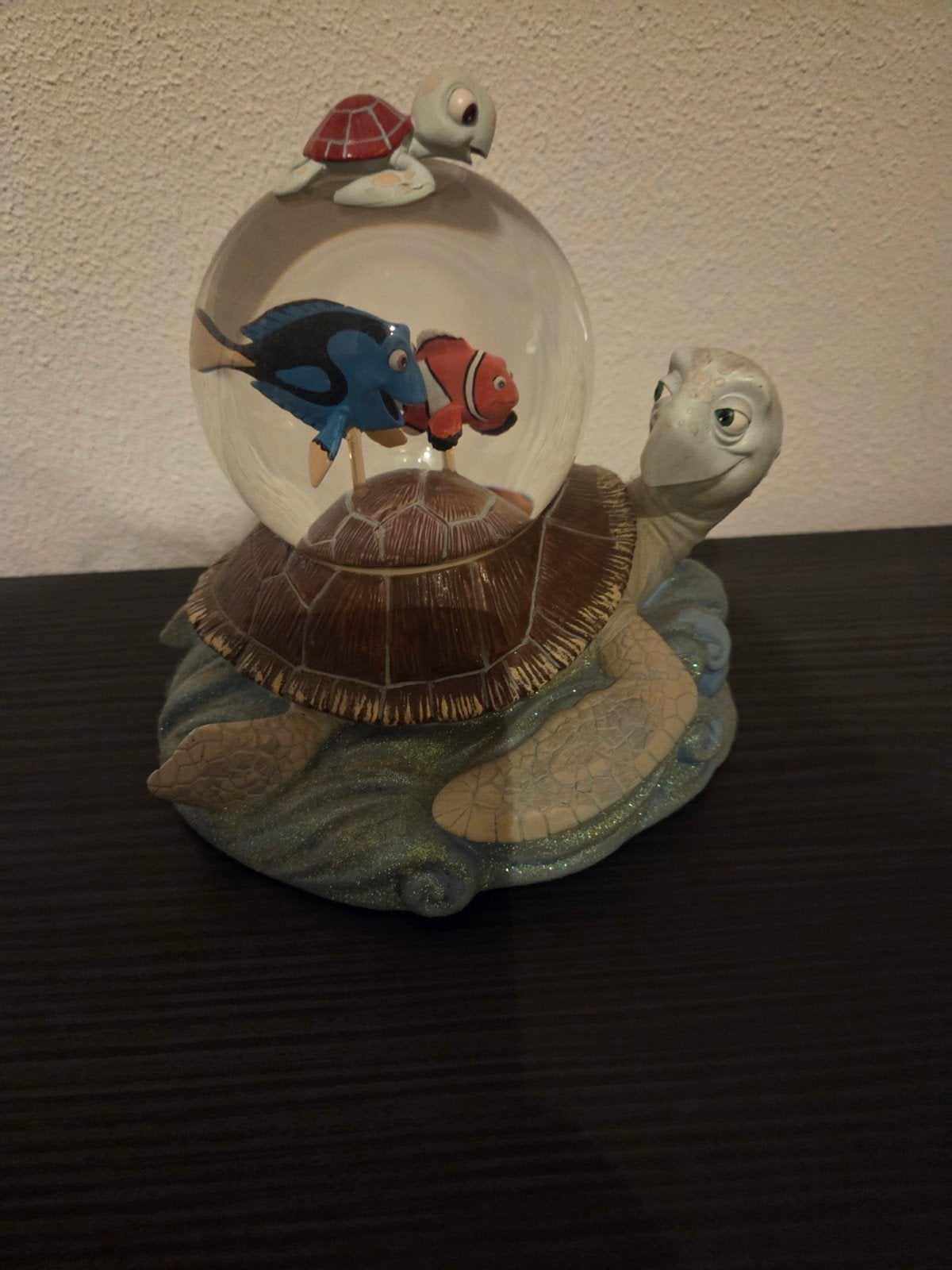 Fiding Nemo Disney beeld Sneeuwbol/Glitterbol, Ophalen of Verzenden, Overige figuren, Zo goed als nieuw, Beeldje of Figuurtje