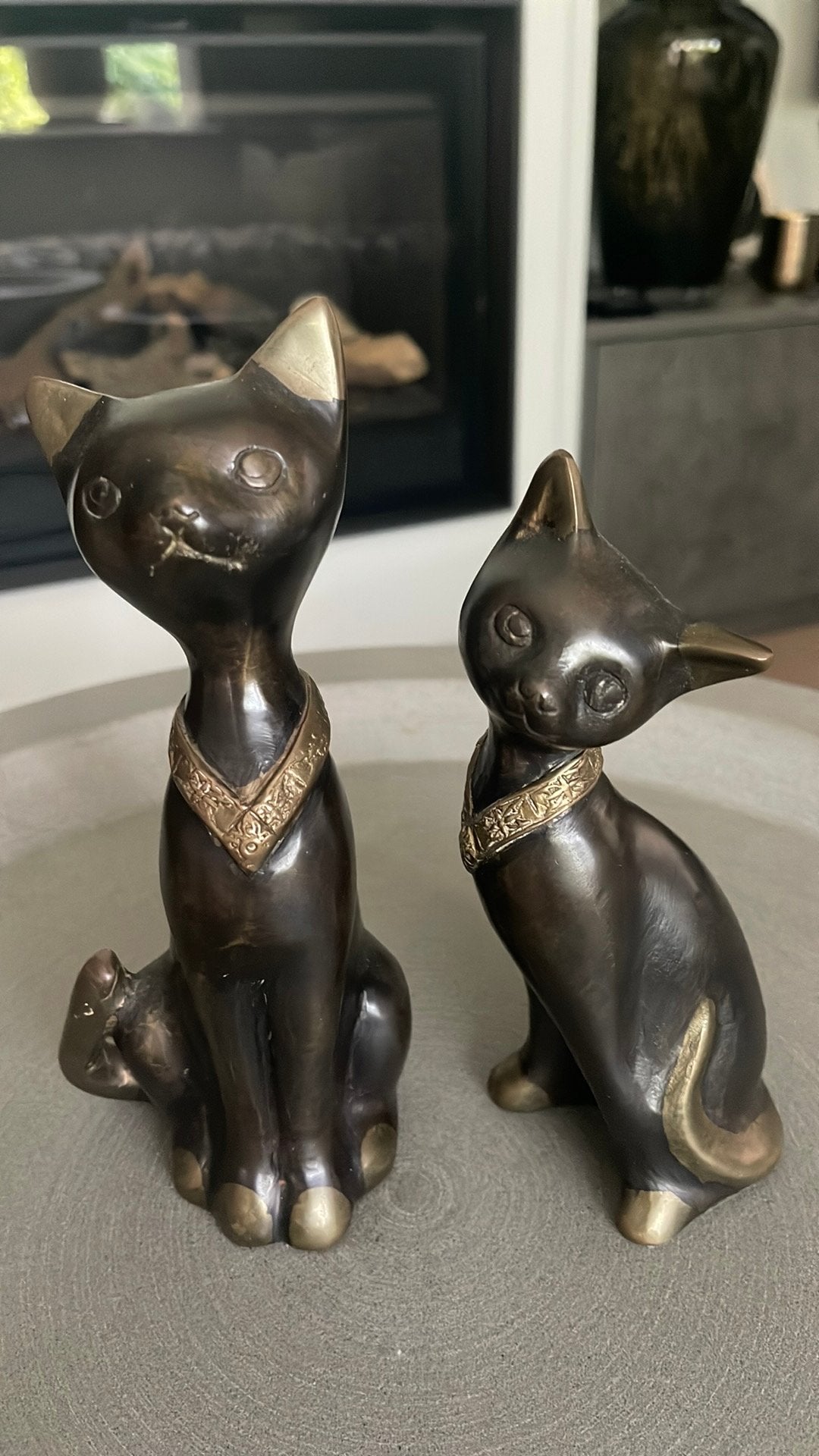 Set van 2 bronzen kattenbeeldjes, zwaar en decoratief, Antiek en Kunst, Ophalen, Brons