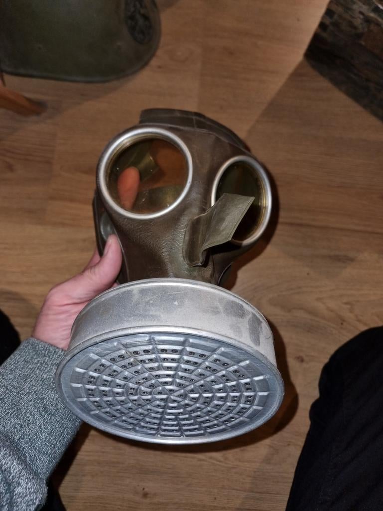 Duits 2e wereldoorlog gasmasker met adelaar nog zichtbaar., Ophalen of Verzenden, Duitsland