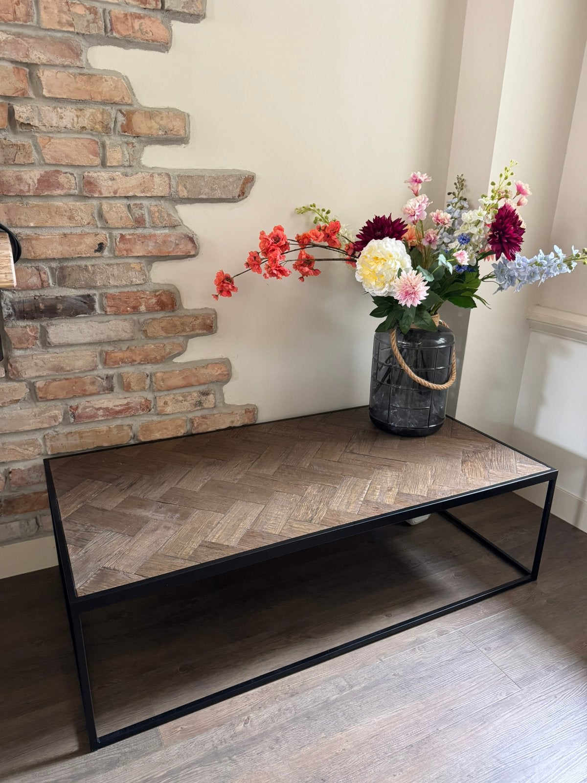 Robuuste visgraat salontafel van Richmond Interiors, Huis en Inrichting, Tafels | Salontafels, Ophalen, 100 tot 150 cm, 50 tot 100 cm