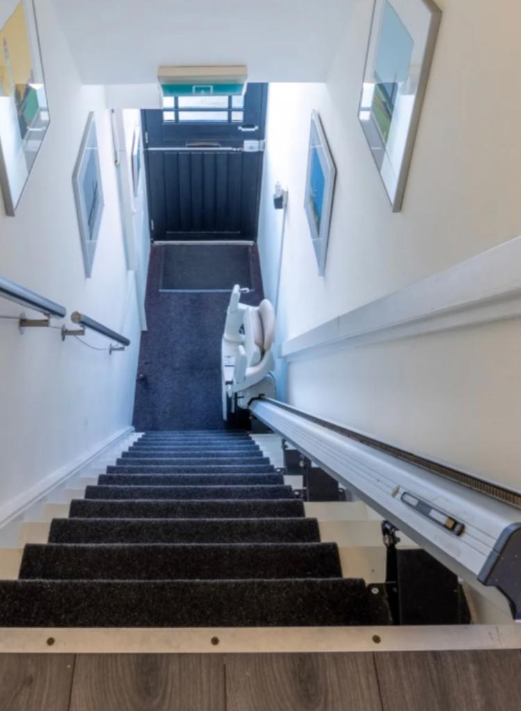 Nette Thyssenkrupp levant comfort traplift, Diversen, Trapliften, Gebruikt, Ophalen