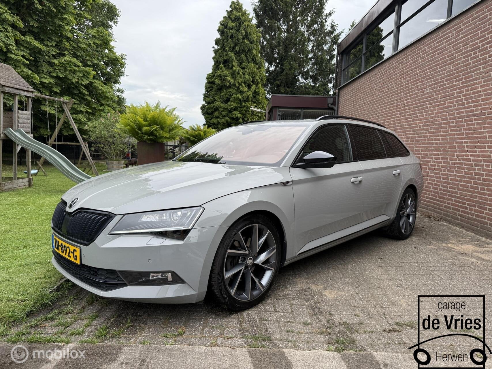 Skoda Superb Combi 1.5 TSI ACT Sportline Business, Auto's, Skoda, 730 kg, 4 cilinders, 150 pk, Origineel Nederlands
