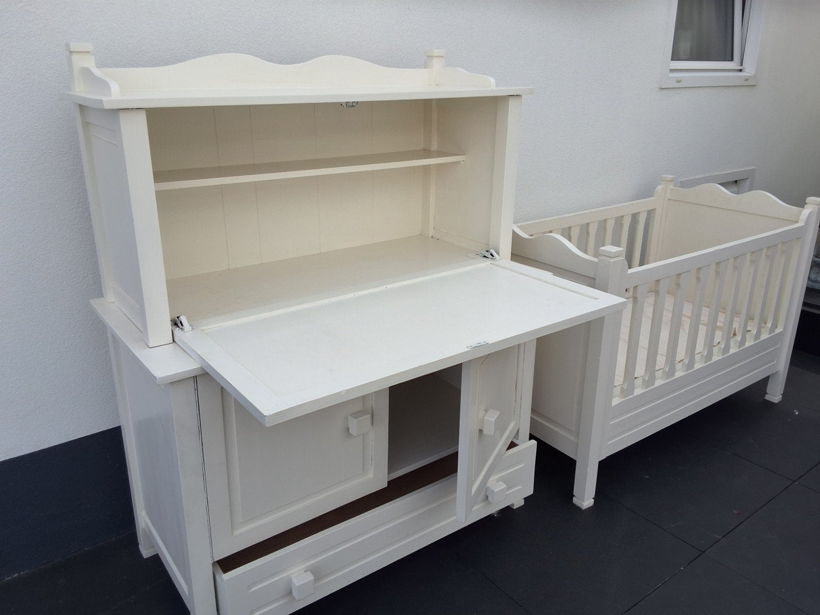 Witte commode met babybedje vraagprijs €25'00, Ophalen, Gebruikt, 50 tot 70 cm, 105 cm of meer