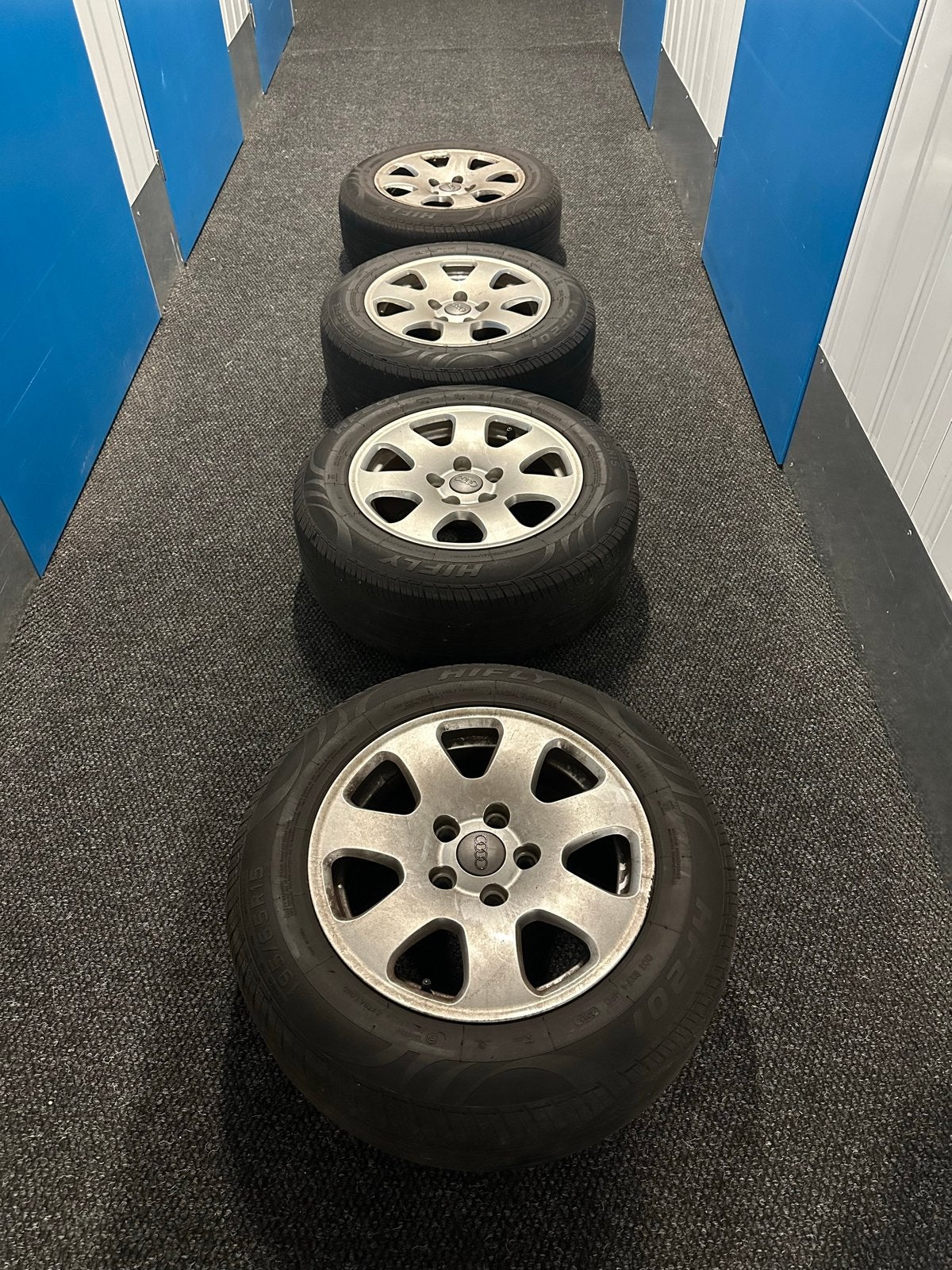 Set van 4 Audi velgen met Hifly All Season banden, Ophalen, Gebruikt, 15 inch, Banden en Velgen
