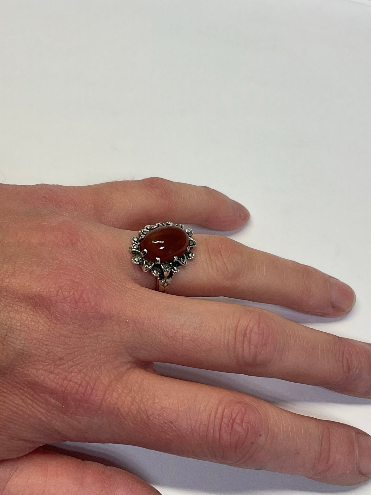 Zilveren vintage ring met carneool en marcasietjes, 18 tot 19, Gebruikt, Ophalen of Verzenden, Met edelsteen