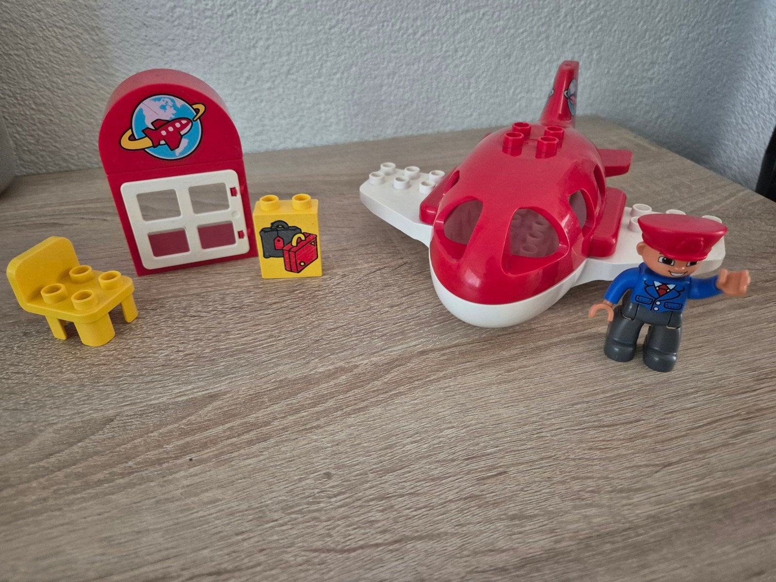 Lego Duplo Vliegtuig met piloot en accessoires, Gebruikt, Overige thema's, Ophalen of Verzenden, Inclusief minifiguren