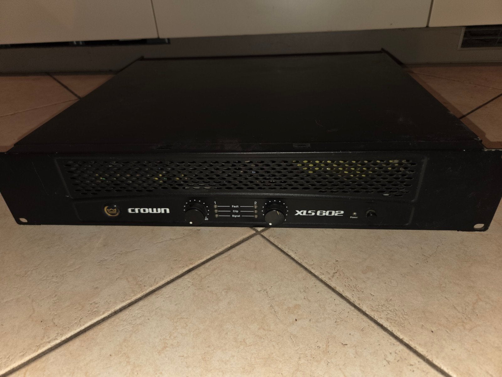 crown XLS 602, versterker PA  2x 600watt, Overige merken, Gebruikt, Ophalen of Verzenden, 120 watt of meer