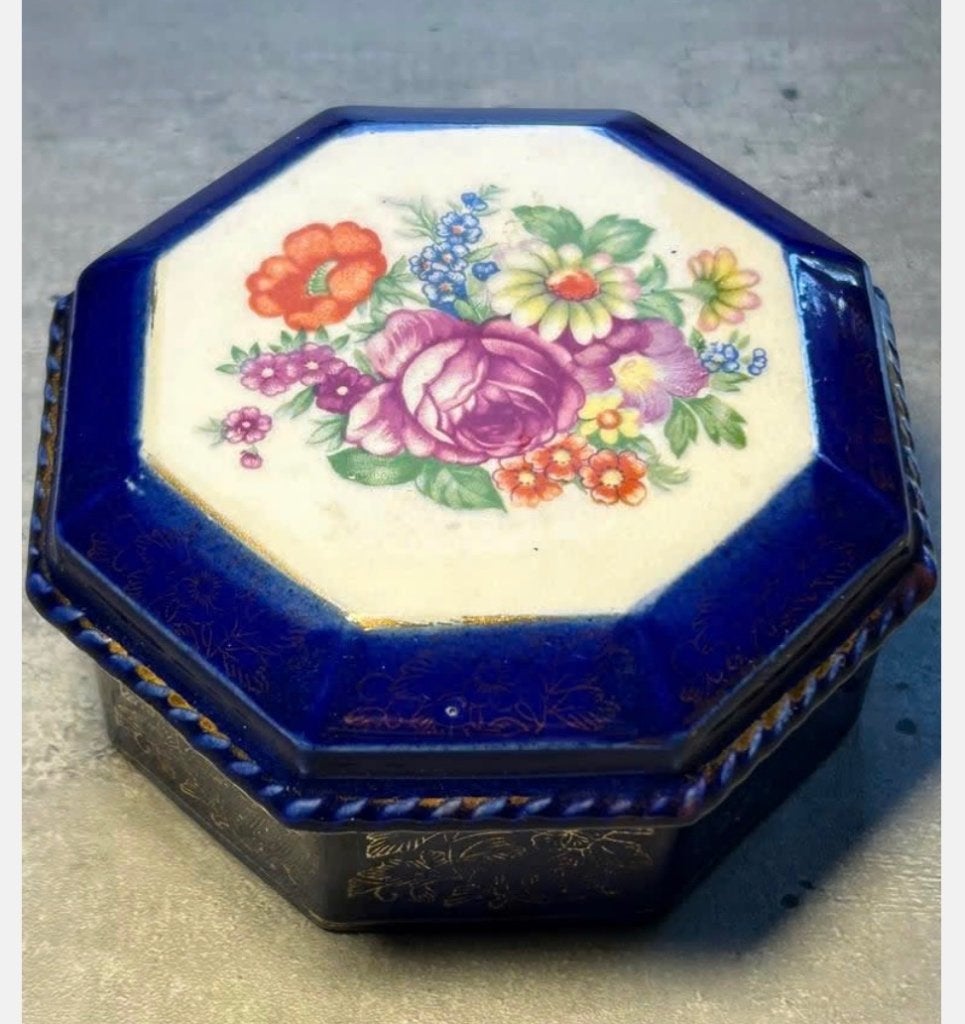 Porselein vintage octagonaal snuisterij sieraden doosje, Ophalen of Verzenden