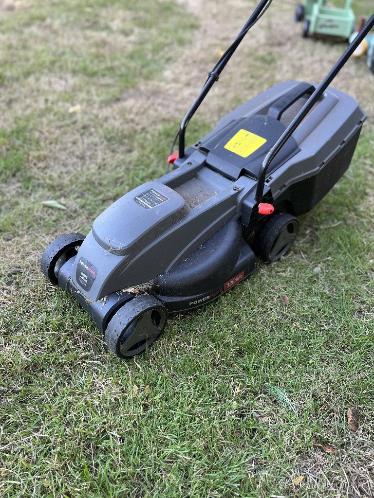 PowerPlus 1000W Grasmaaier 32cm | Werkt Perfect, Ophalen of Verzenden, Gebruikt, Elektrische grasmaaier, Opvangbak