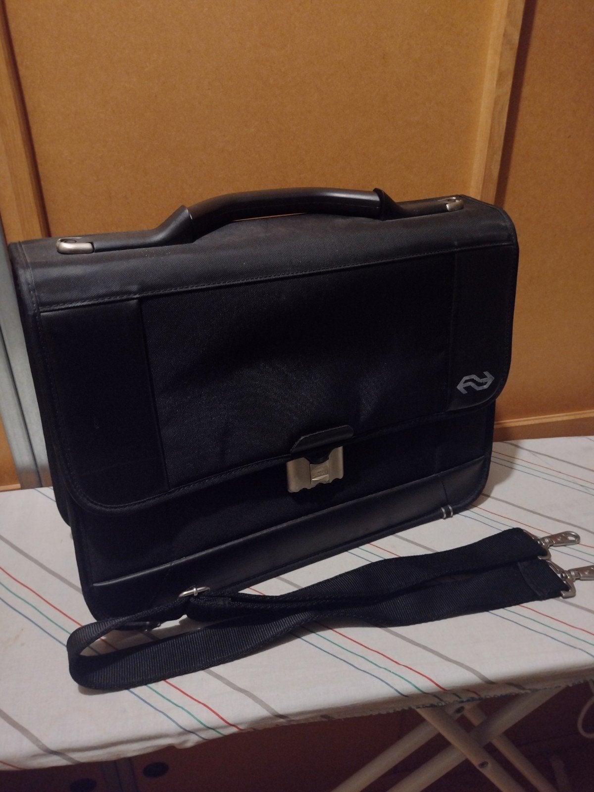 Nieuwe NS Aktetas/Laptoptas,cijferslot, schouderriem €20, Ophalen of Verzenden, Nieuw, Trein, Overige typen
