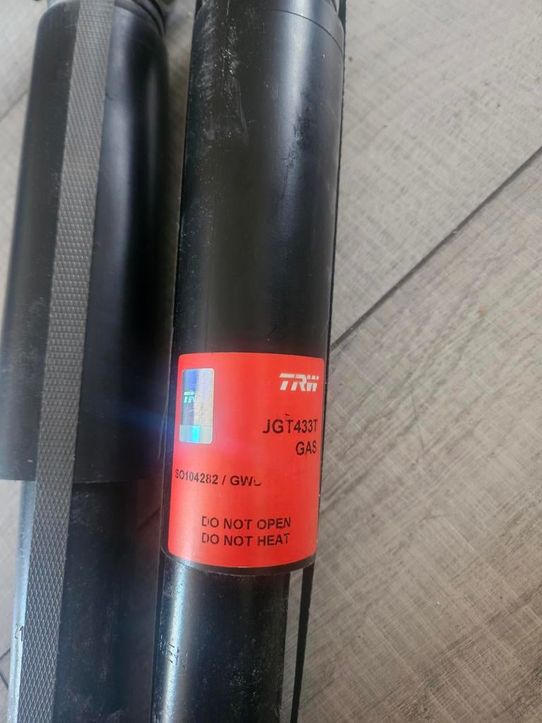 Nieuwe schokdempers voor Renault Megane III TRW JGT433T, Auto-onderdelen, Ophalen of Verzenden, Nieuw, Renault
