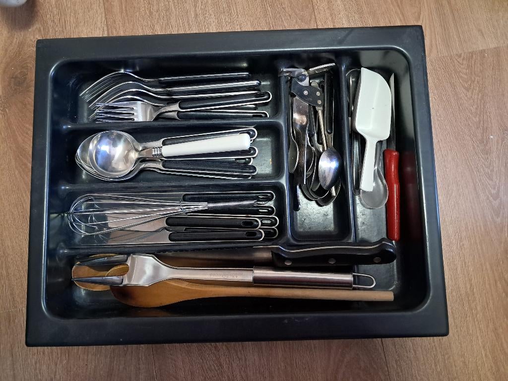 BESTEK MET PLASTIC BORDEN - SOEPKOMMEN, Caravans en Kamperen, Ophalen of Verzenden, Gebruikt