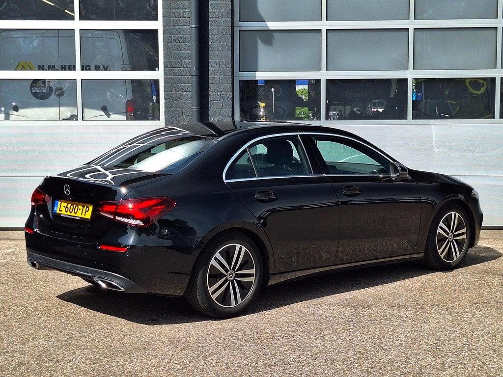 Mercedes-Benz A-klasse 180 Business Solution Luxury | Achter, 136 pk, 4 cilinders, Zwart, Origineel Nederlands