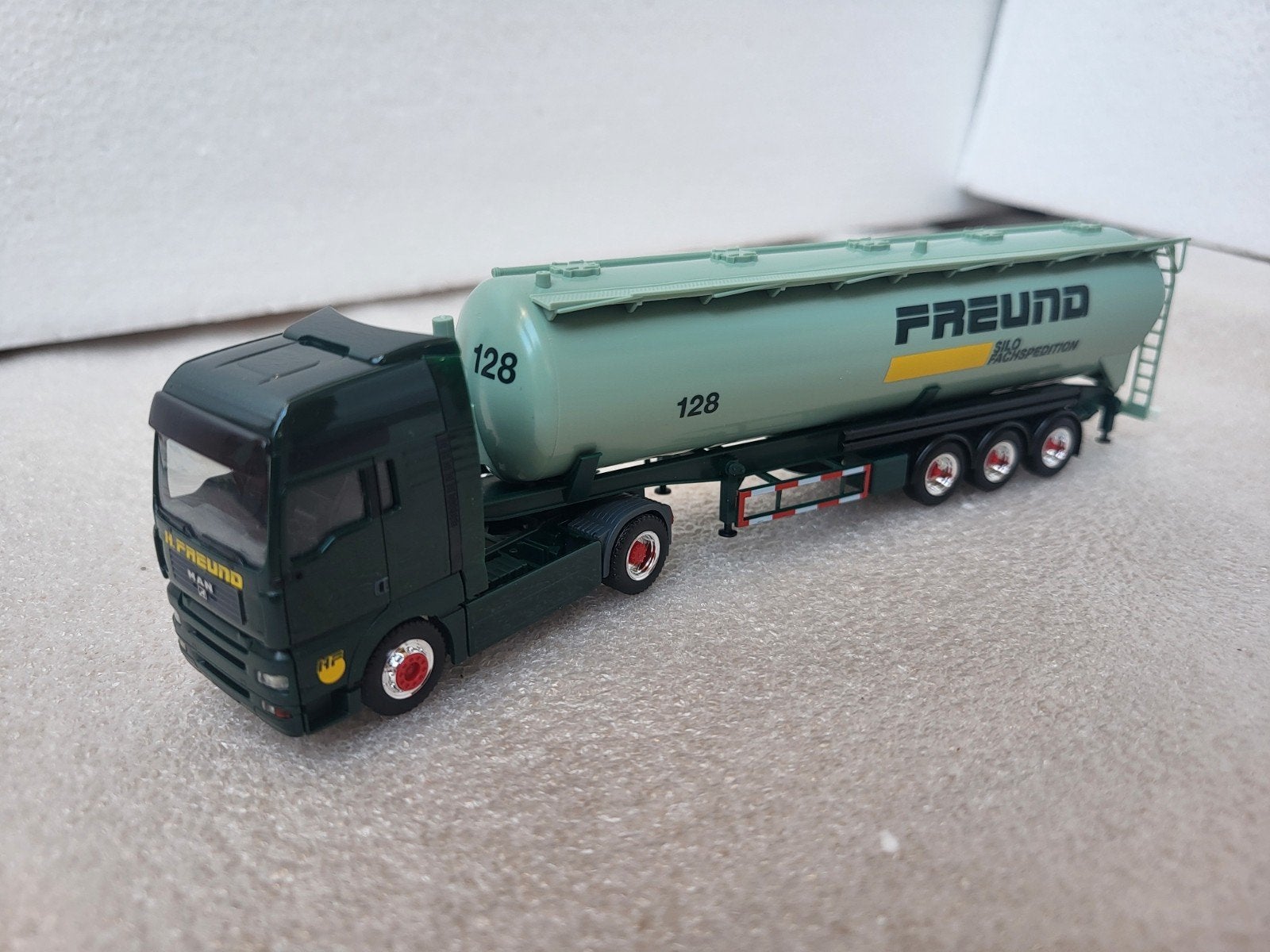 Herpa MAN TG-A XXL SZ met Silo Oplegger H. Freund, Ophalen of Verzenden, Zo goed als nieuw, Bus of Vrachtwagen, Herpa