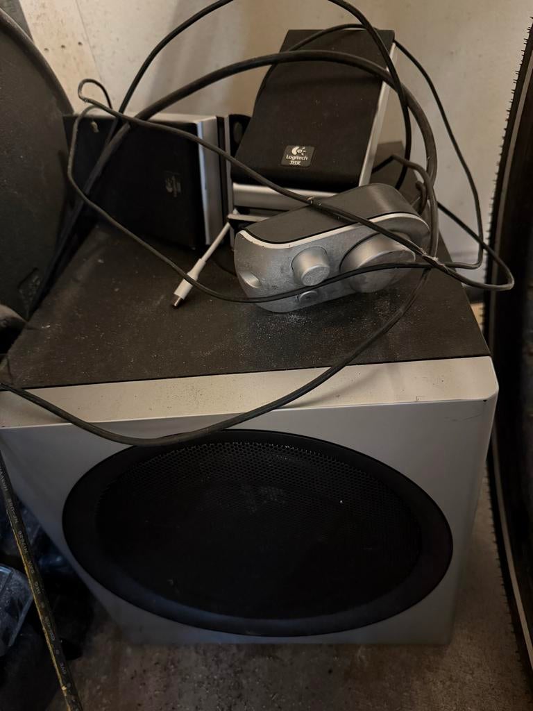 Logitech Z-2300 2.1 Luidsprekerset met Subwoofer, Computers en Software, Ophalen, Gebruikt, Audiokanaal 2.1