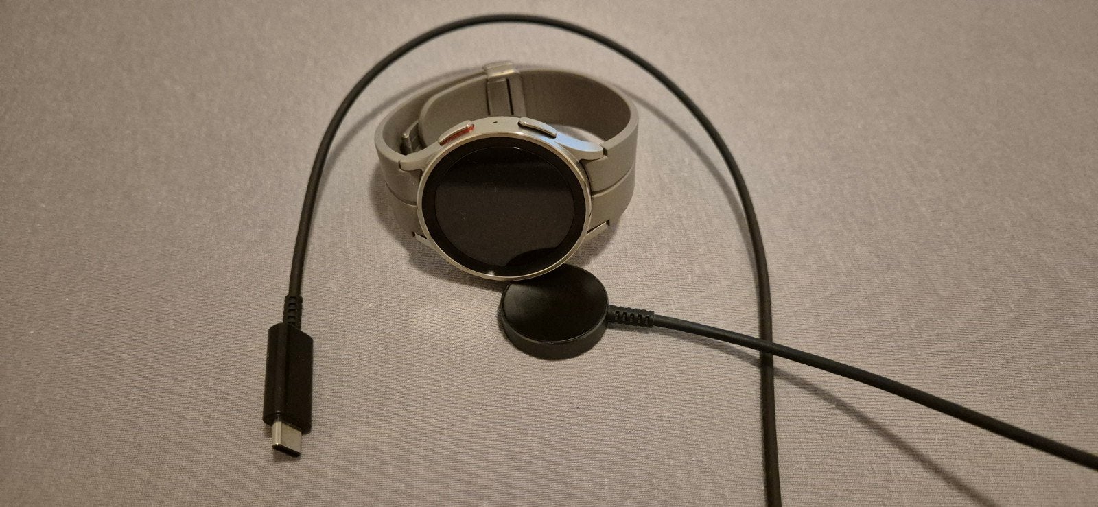 Samsung Horloge - Zo goed als nieuw met factuur en oplader, Ophalen of Verzenden, Samsung, Waterdicht, Grijs