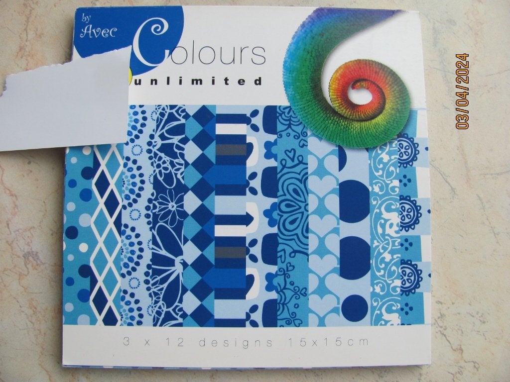 NIEUWSTAAT papier PAPERPAD blauwtint AVEC Colours Unlimited, Ophalen of Verzenden, Zo goed als nieuw, Papier of Karton, Blauw