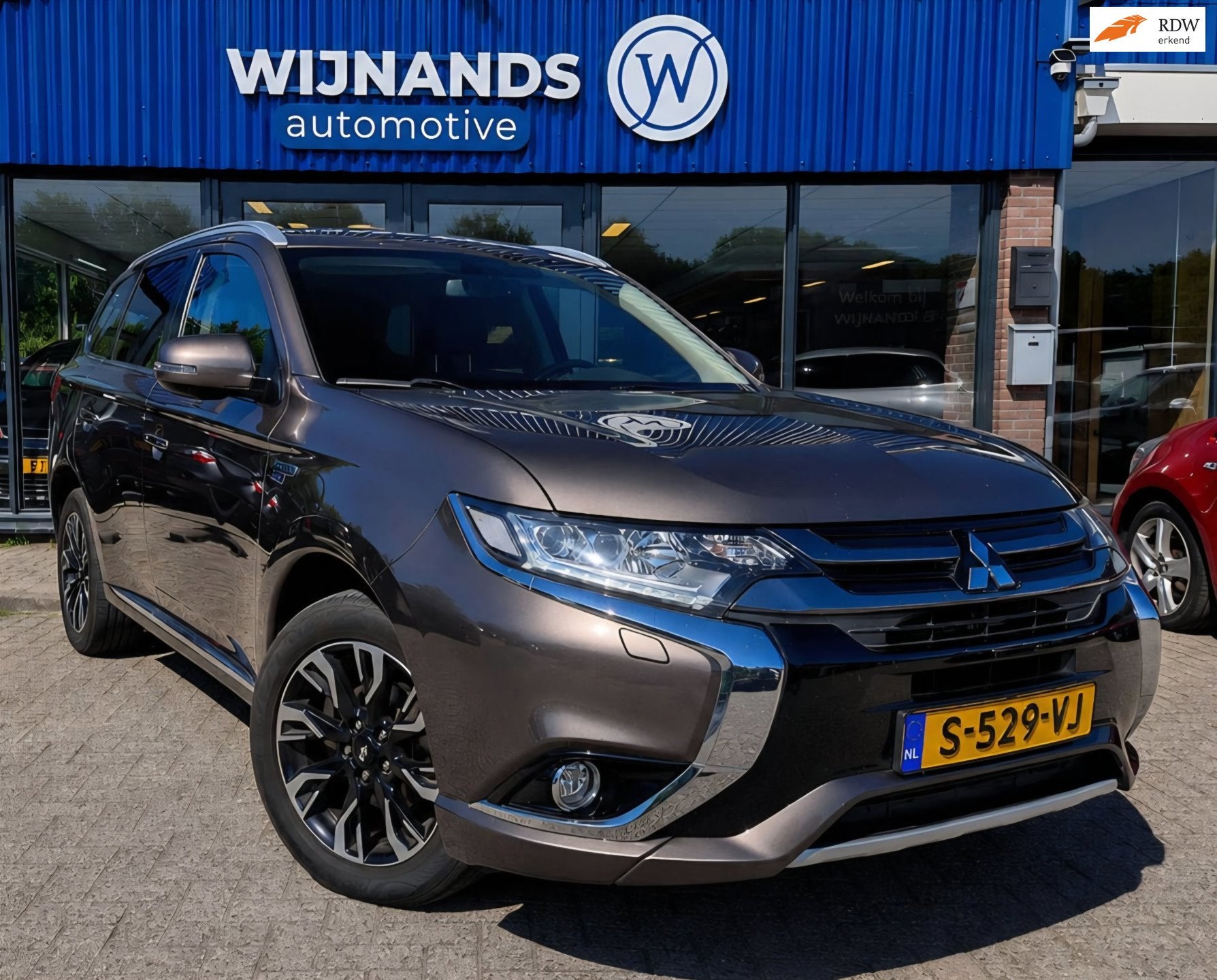 Mitsubishi Outlander 2.0 PHEV Instyle+ 4wd Dealer Oh 360 c, Auto's, Outlander, Euro 6, 4 cilinders, Bruin