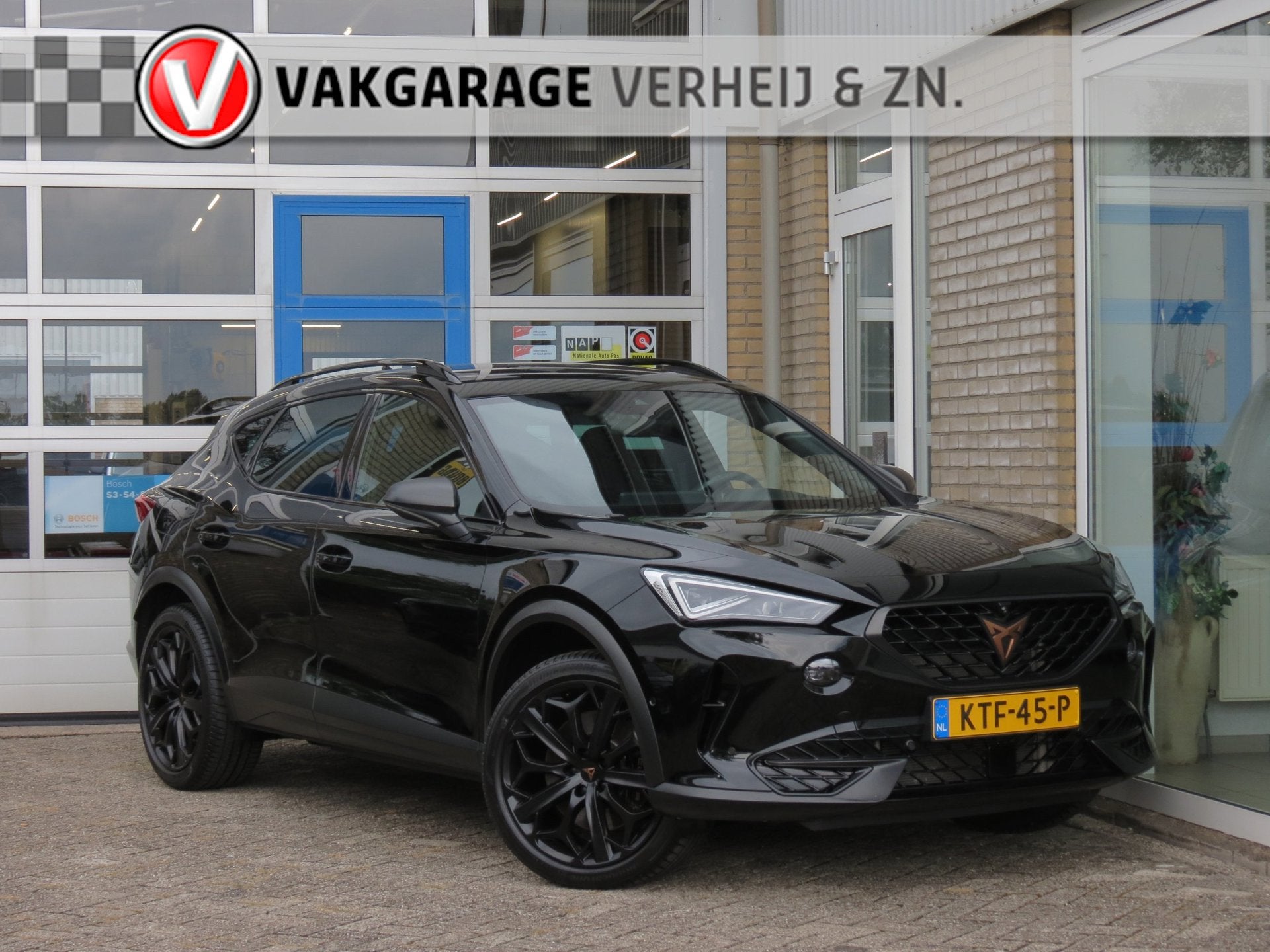 Cupra Formentor 1.4 e-Hybrid VZ 245 TRIBE EDITION 360 Camera, Auto's, Dealer onderhouden, Gebruikt, Euro 6, 4 cilinders