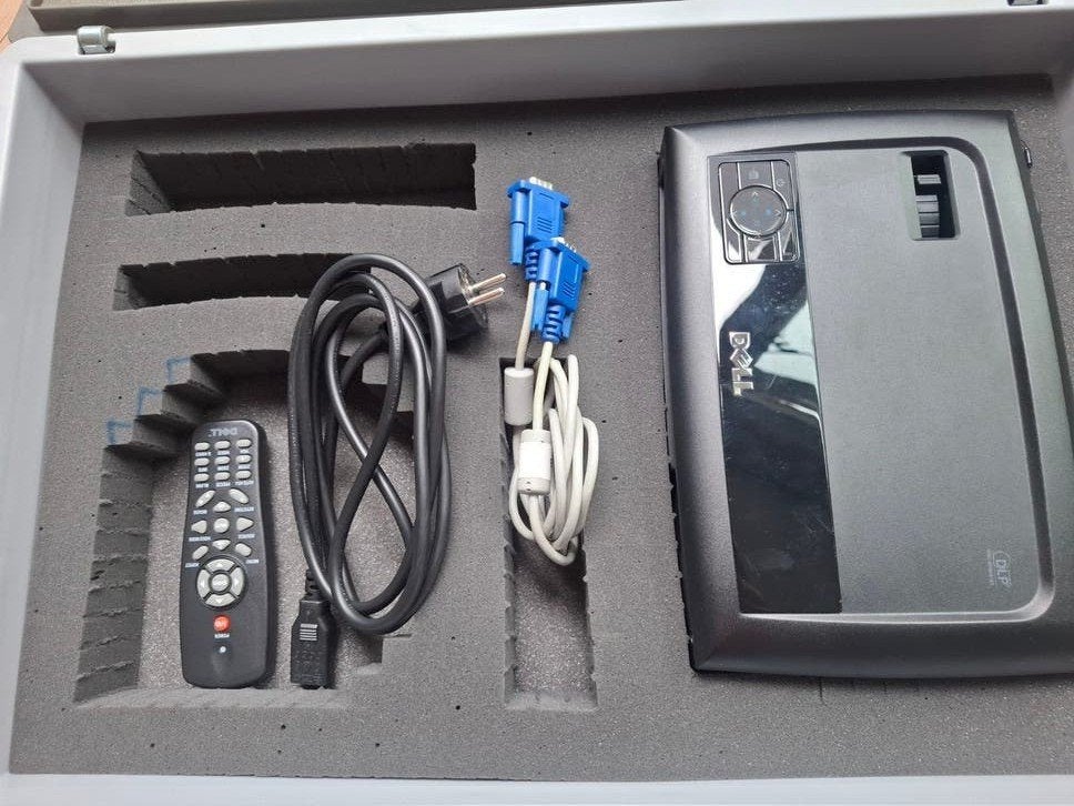 Beamer Dell 1210S DLP met afstandsbediening en kab, Ophalen of Verzenden, Zo goed als nieuw, Dell, DLP
