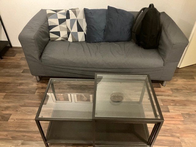 Gratis: Tweepersoons IKEA Klippan bank donkergrijs, Huis en Inrichting, Banken | Bankstellen, Ophalen, Gebruikt, 150 tot 200 cm