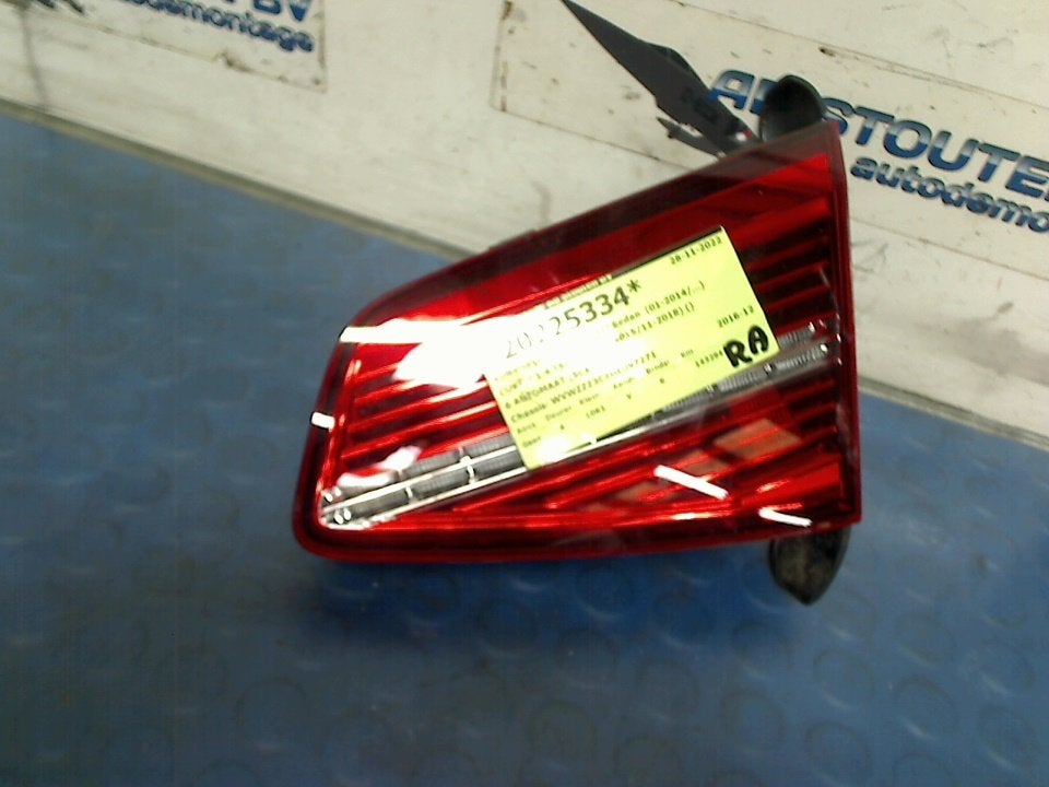 Achterlicht Rechts BINNEN Volkswagen Passat (3G2) 3G5945208E, Gebruikt, Volkswagen, Volkswagen AG, Kundenbetreuung@volkswagen.de