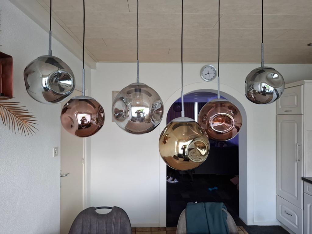 6-lichts hanglamp met gekleurde bollen., Huis en Inrichting, Lampen | Hanglampen, Zo goed als nieuw, 75 cm of meer, Glas, Metaal