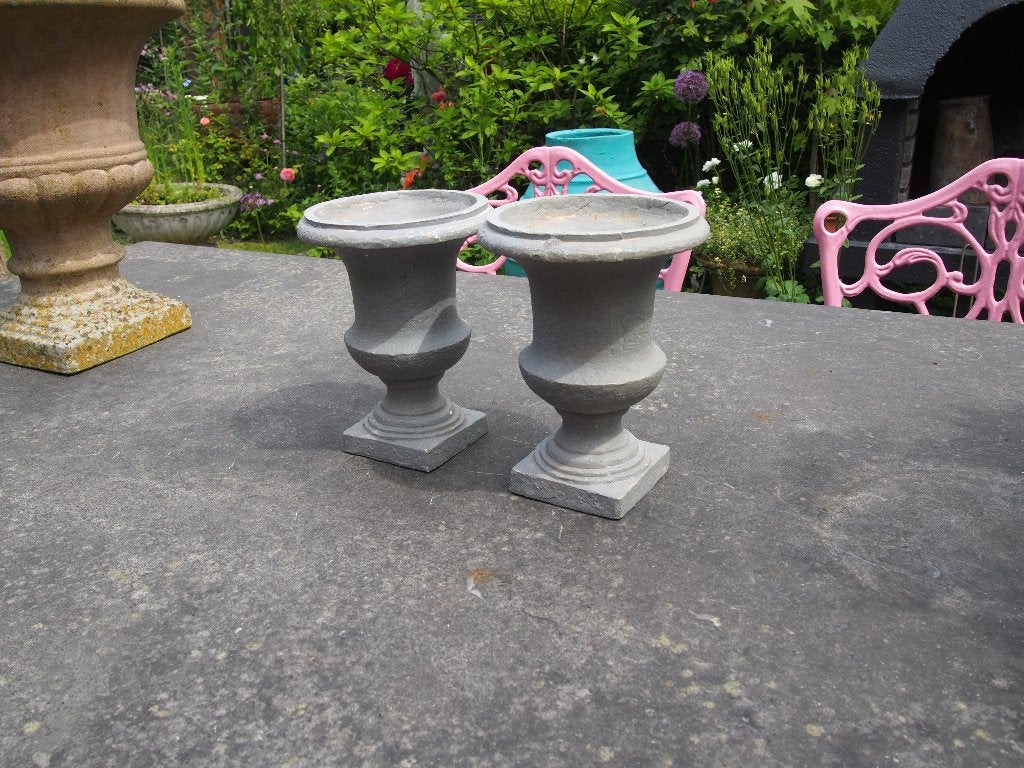 2 Kleine Grijze Bloempotjes van Polystone, Kunststof, Gebruikt, Binnen, Ophalen of Verzenden
