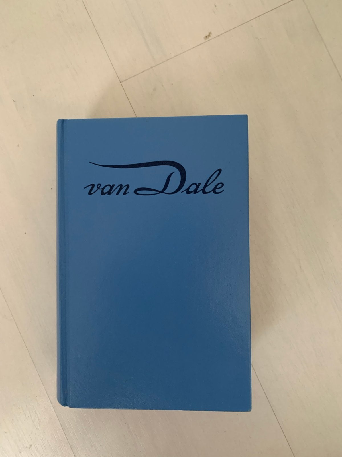 Van Dale Idioom Woordenboek - Verklaring en herkomst, Boeken, Ophalen of Verzenden, Zo goed als nieuw, Van Dale, Nederlands