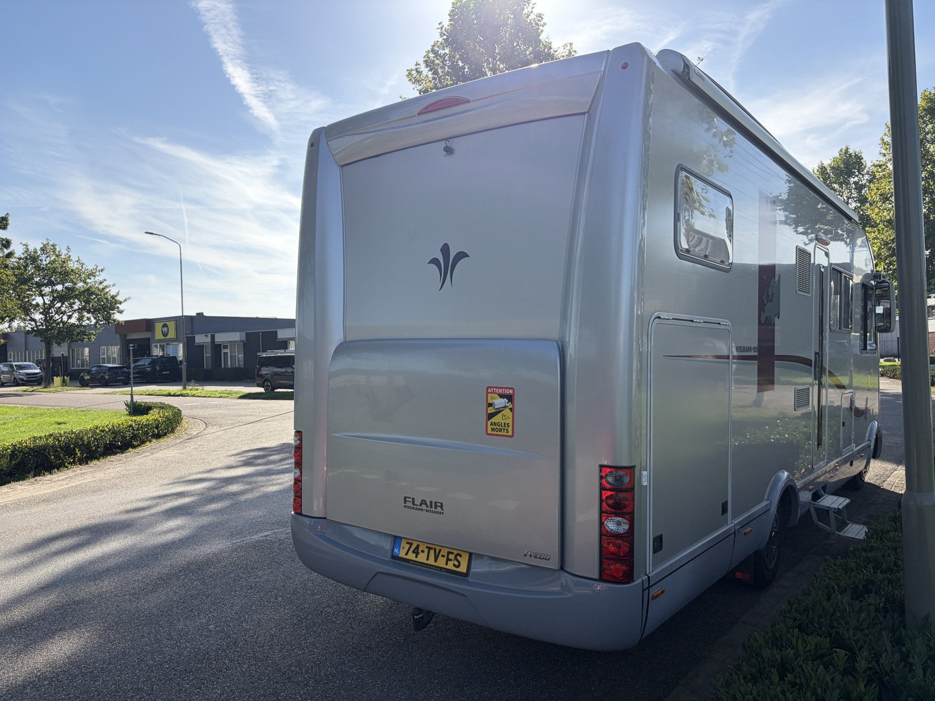 NIESMANN-BISCHOFF FLAIR 7100i 177pk Aut Barzit en hefbed zee, Niesmann+Bischoff, Galliersweg 39
5349AT  OSS, NL, Diesel, 8 tot 9 meter