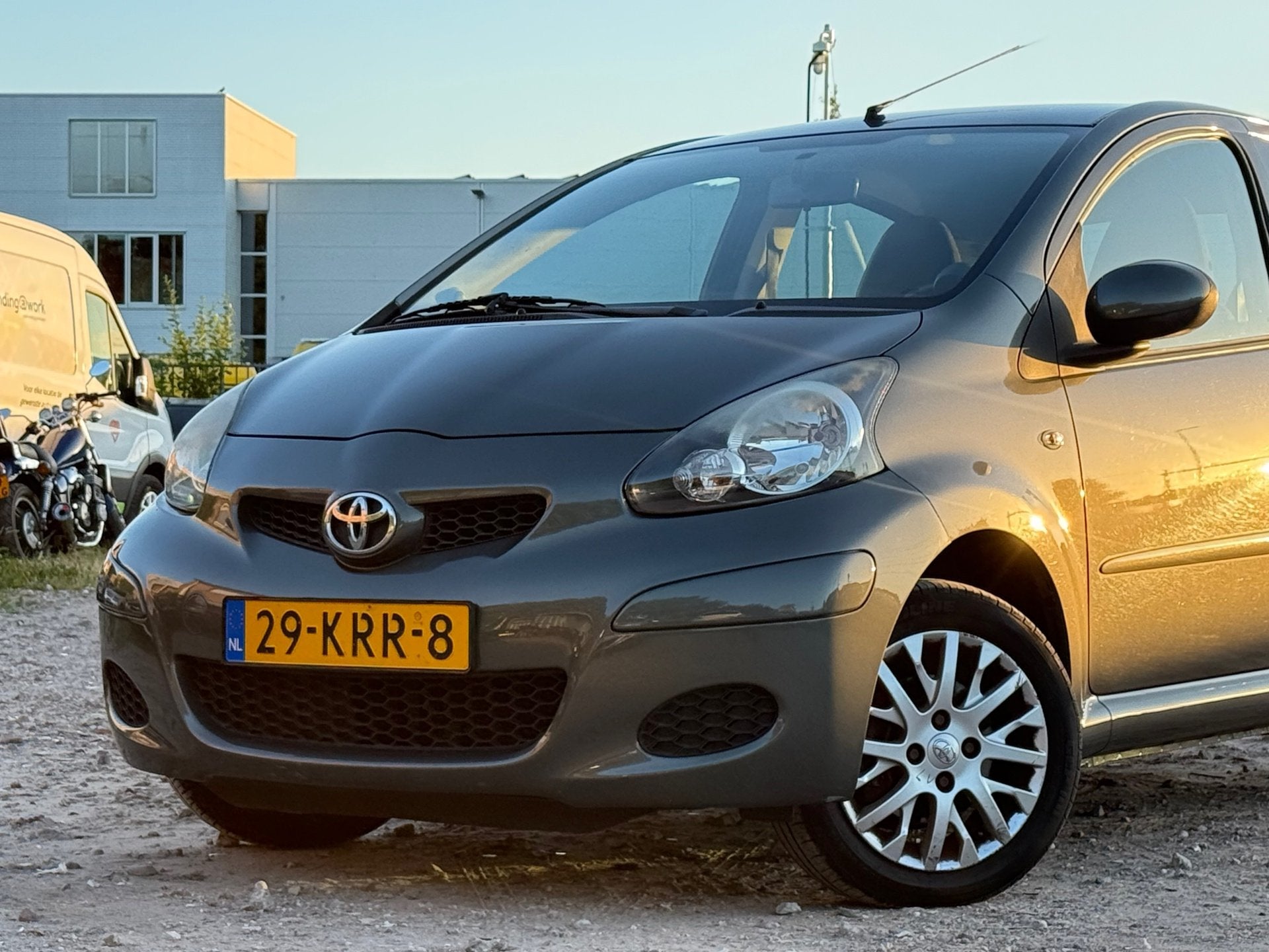 Toyota Aygo 1.0-12V Aspiration Green/ALCANTARA/VELGEN, Voorwielaandrijving, Gebruikt, 4 stoelen, Alcantara