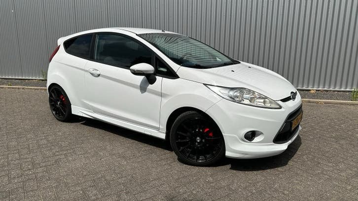 Ford Fiesta 1.6i sport 120hp, Auto's, 1596 cc, 31 €/maand, 4 cilinders, Stoelverwarming