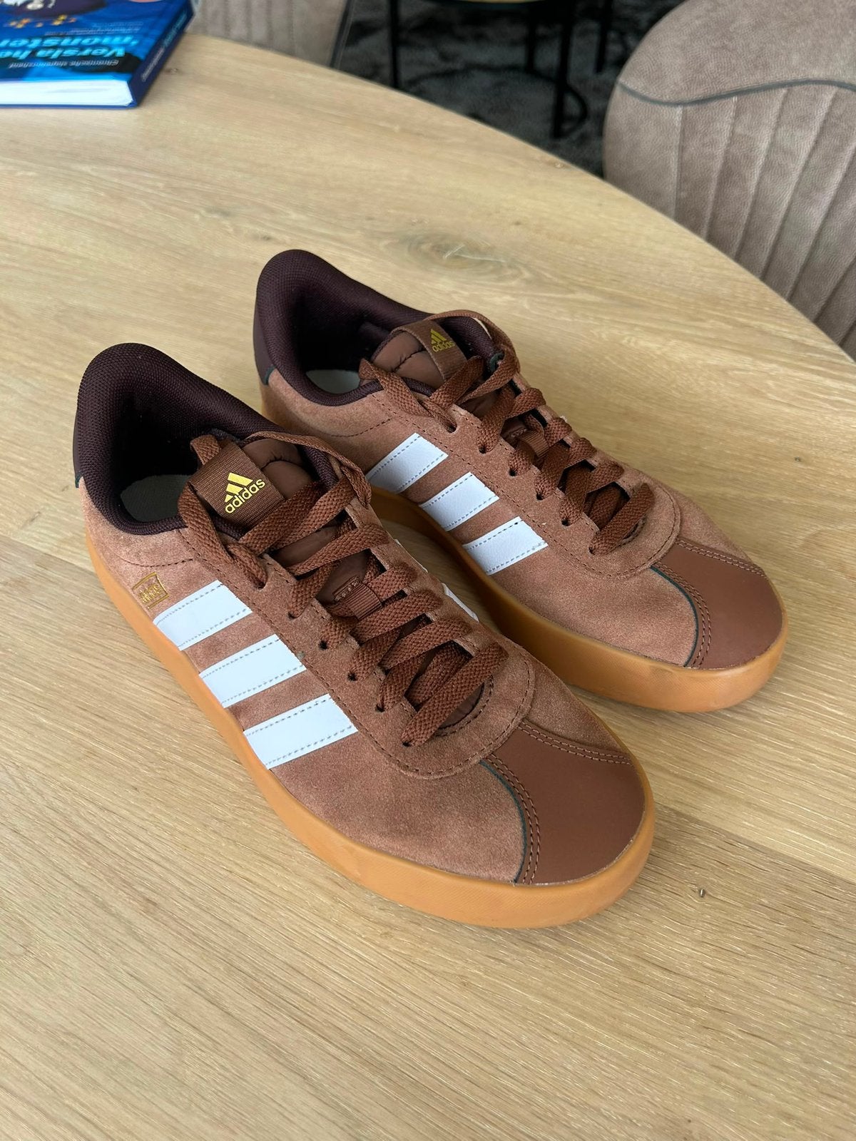 Bruine Adidas sneakers mt 38/39, Kleding | Heren, Ophalen of Verzenden, Zo goed als nieuw, Bruin