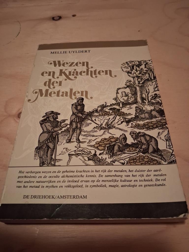 Wezen en Krachten der Metalen - Mellie Uyldert, Achtergrond en Informatie, Spiritualiteit algemeen, Ophalen of Verzenden, Zo goed als nieuw