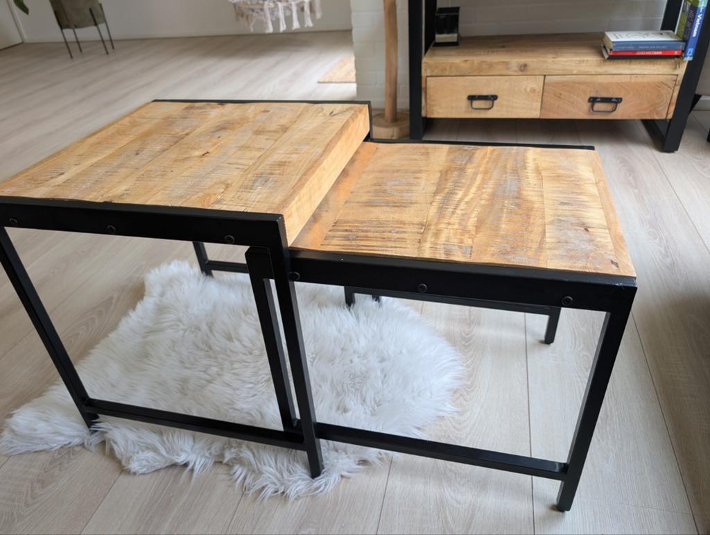 Industrieel mangohouten set bijzettafels/salontafels, Huis en Inrichting, Tafels | Salontafels, Zo goed als nieuw, 50 tot 75 cm