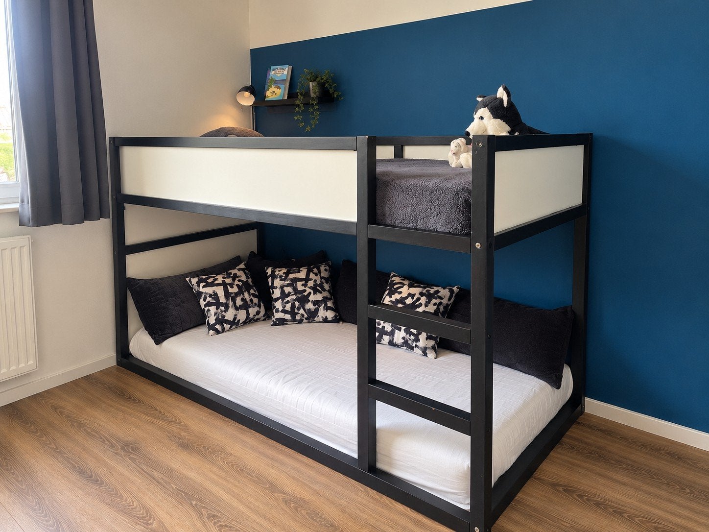 IKEA KURA bed – zwart/wit geverfd
