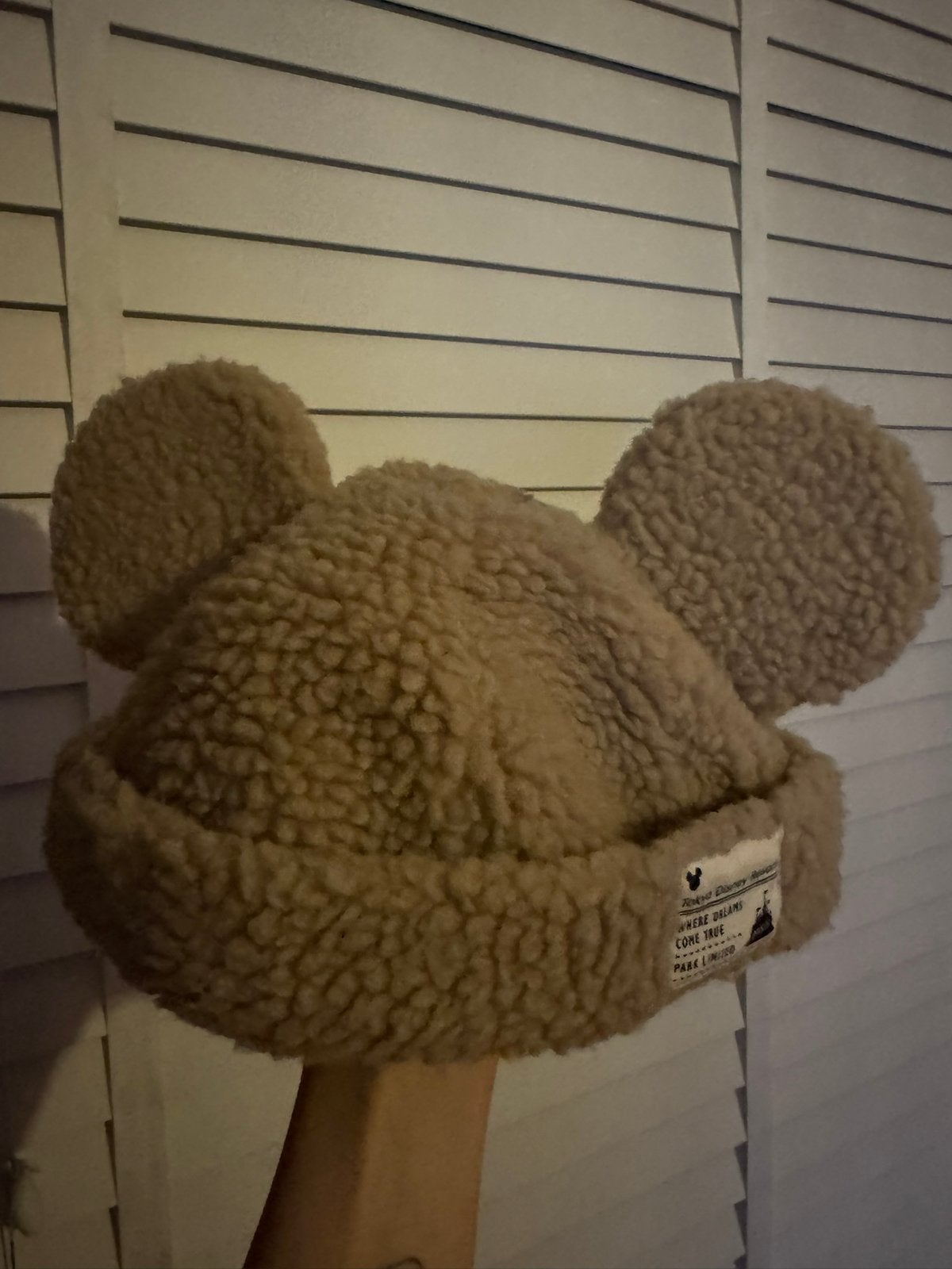 Disney tokyo disneyland mickey mouse hat fluffy - creme, Ophalen of Verzenden, Mickey Mouse, Nieuw, Overige typen