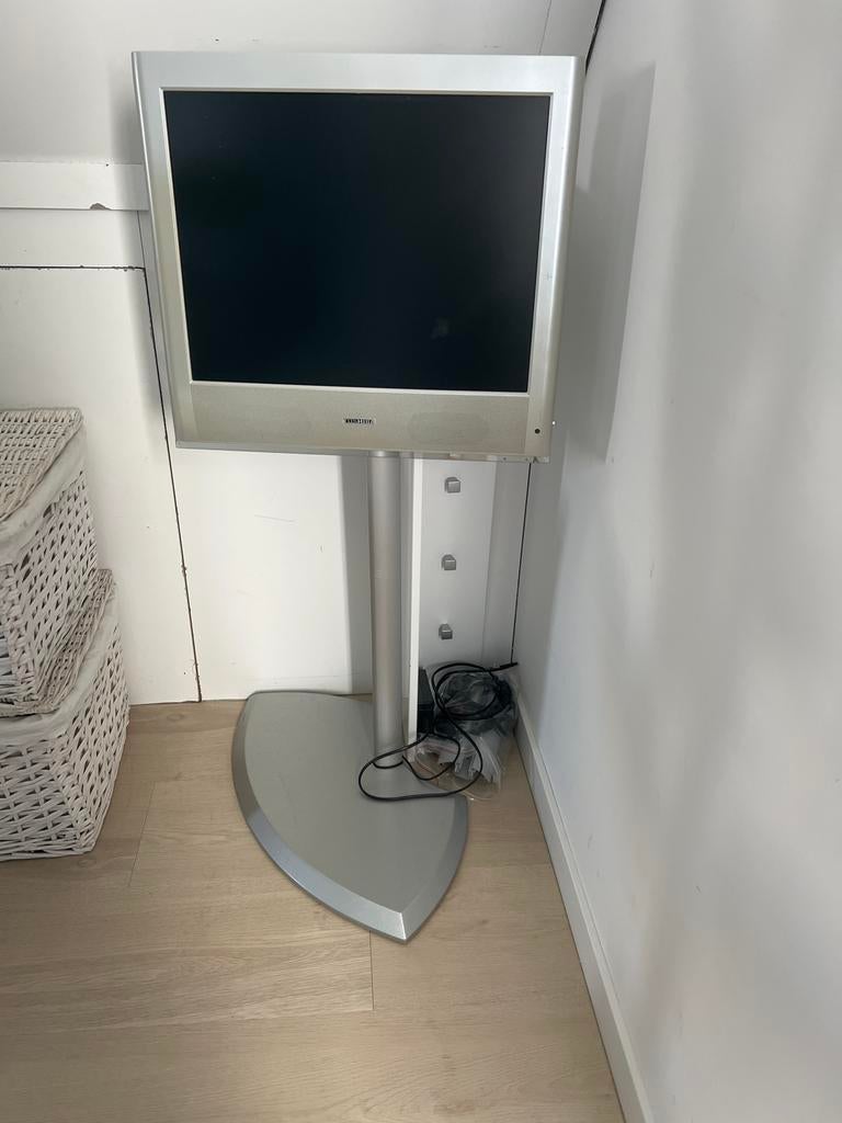 Toshiba LCD TV op standaard - Zilver, Audio, Tv en Foto, Televisies, Toshiba, 50 Hz, Ophalen of Verzenden, Zo goed als nieuw