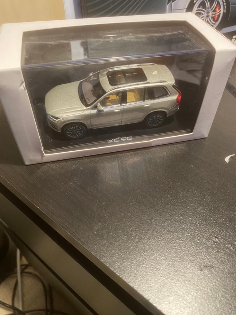 Nieuw!! Volvo xc90 beige metallic dealer editie (norev), Ophalen, Nieuw, Auto, Norev