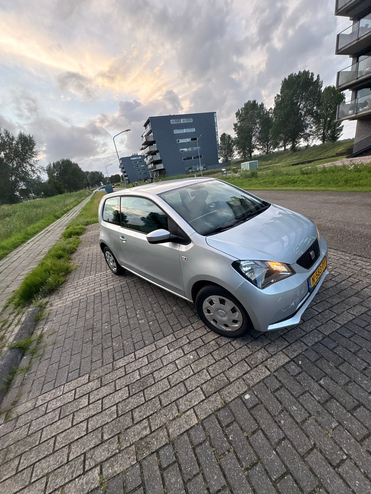 Seat Mii 1.0 44KW 2013 Grijs, Auto's, Voorwielaandrijving, 4 stoelen, Mii, Handgeschakeld
