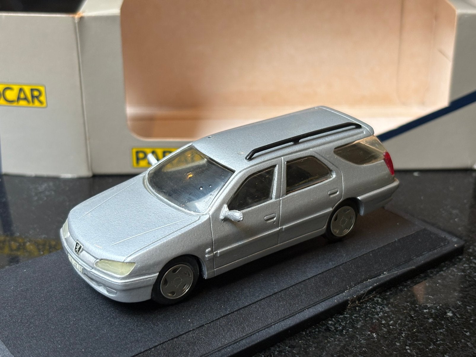 Peugeot 306 Break 1997 1:43 Paradcar, Ophalen of Verzenden, Gebruikt, Auto, Overige merken
